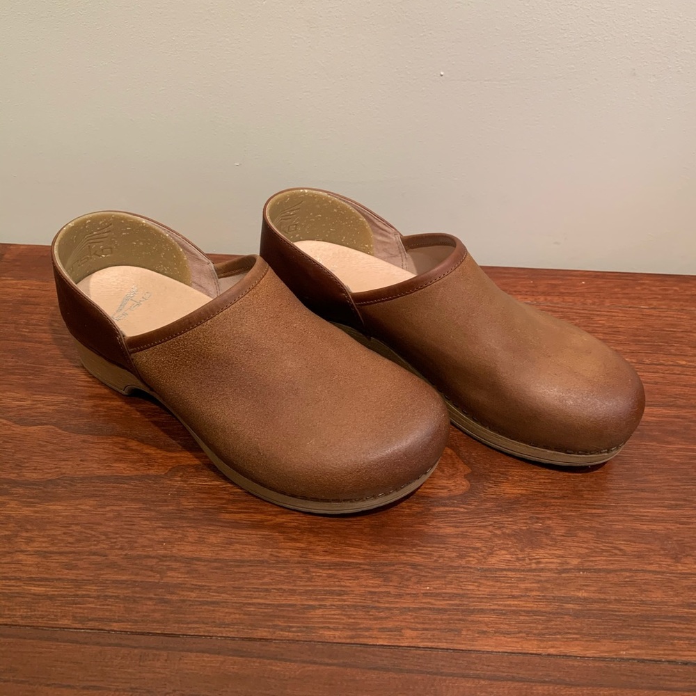 Dansko Women’s Clogs Brenna Tan